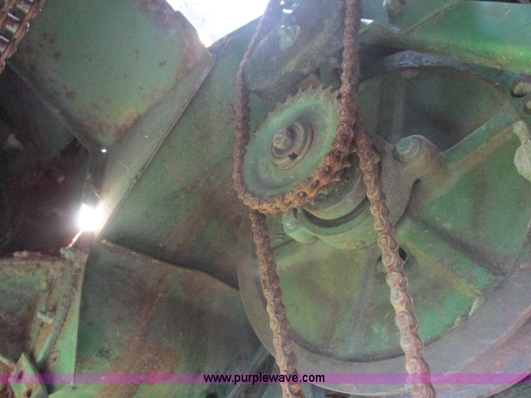 image for item L4027 1976 John Deere 4400 combine