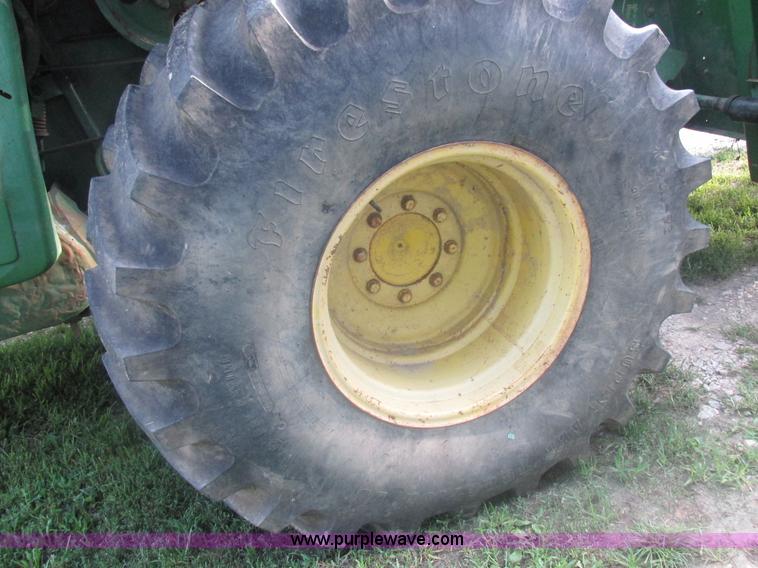 image for item L4027 1976 John Deere 4400 combine