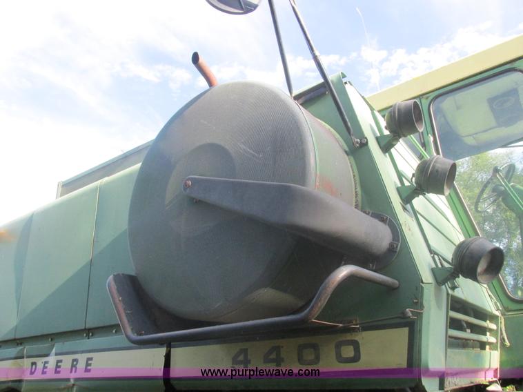 image for item L4027 1976 John Deere 4400 combine