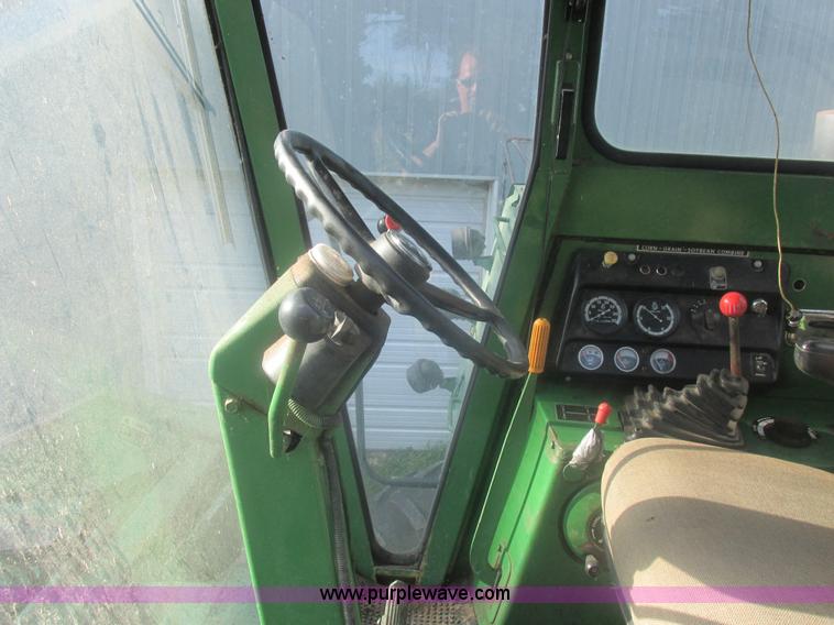 image for item L4027 1976 John Deere 4400 combine