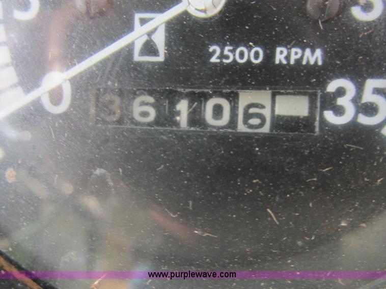 image for item L4027 1976 John Deere 4400 combine