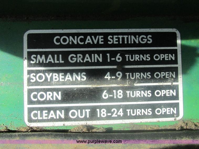 image for item L4027 1976 John Deere 4400 combine