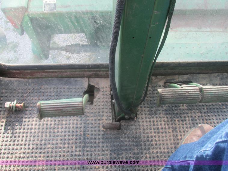 image for item L4027 1976 John Deere 4400 combine