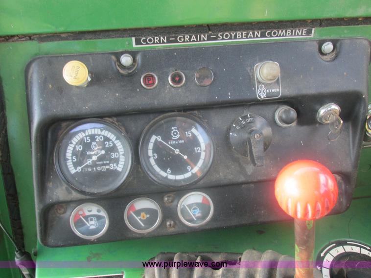 image for item L4027 1976 John Deere 4400 combine