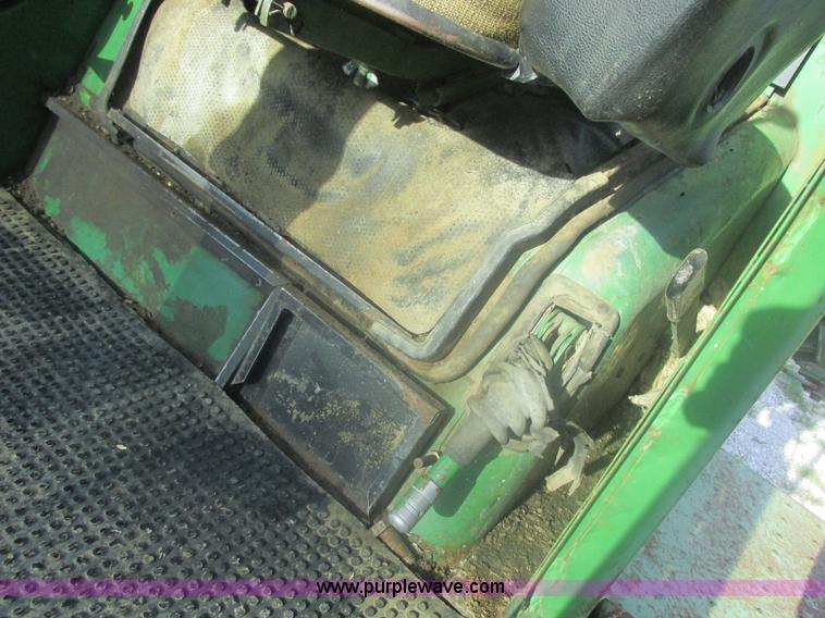 image for item L4027 1976 John Deere 4400 combine