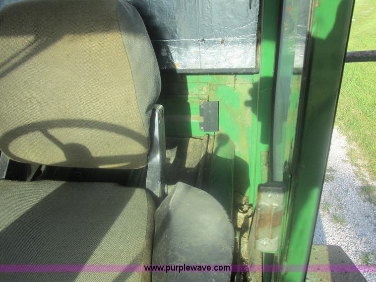 image for item L4027 1976 John Deere 4400 combine