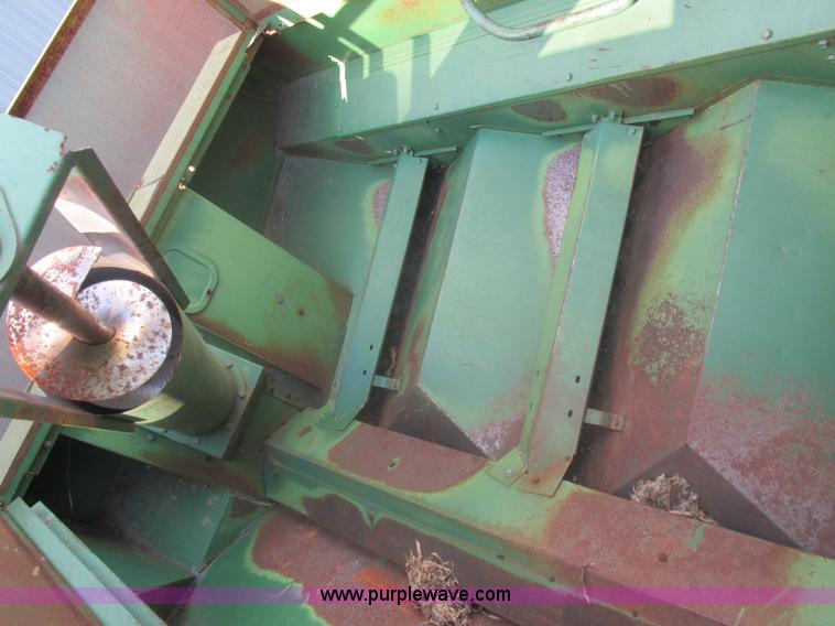 image for item L4027 1976 John Deere 4400 combine
