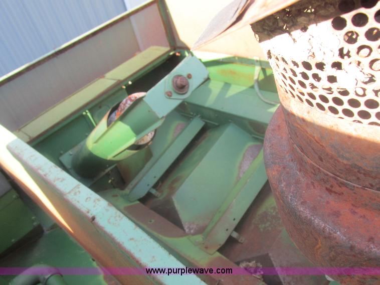 image for item L4027 1976 John Deere 4400 combine