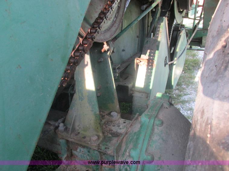 image for item L4027 1976 John Deere 4400 combine