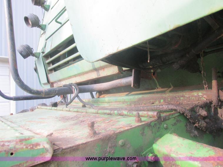 image for item L4027 1976 John Deere 4400 combine