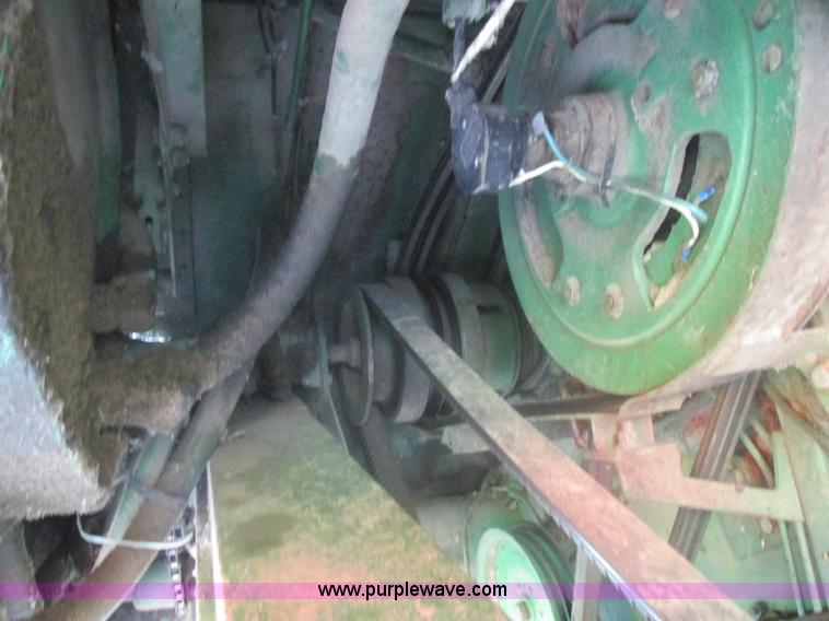 image for item L4027 1976 John Deere 4400 combine