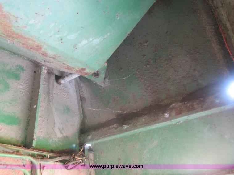 image for item L4027 1976 John Deere 4400 combine