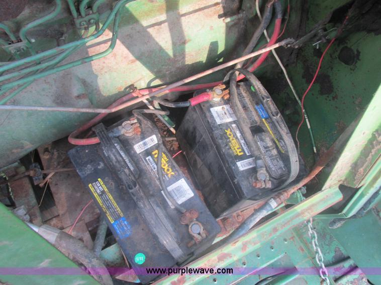 image for item L4027 1976 John Deere 4400 combine