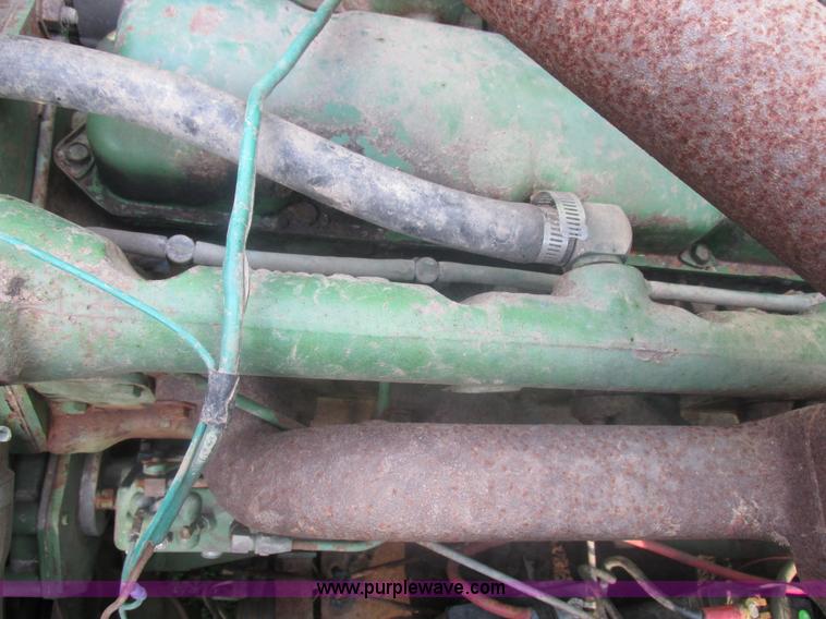 image for item L4027 1976 John Deere 4400 combine