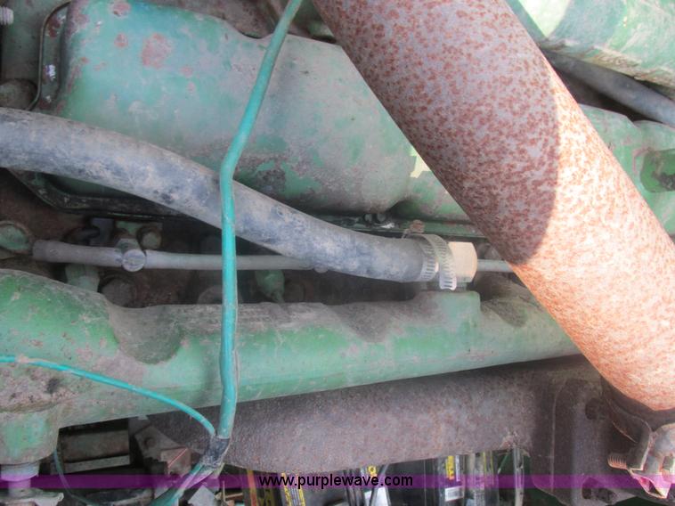 image for item L4027 1976 John Deere 4400 combine