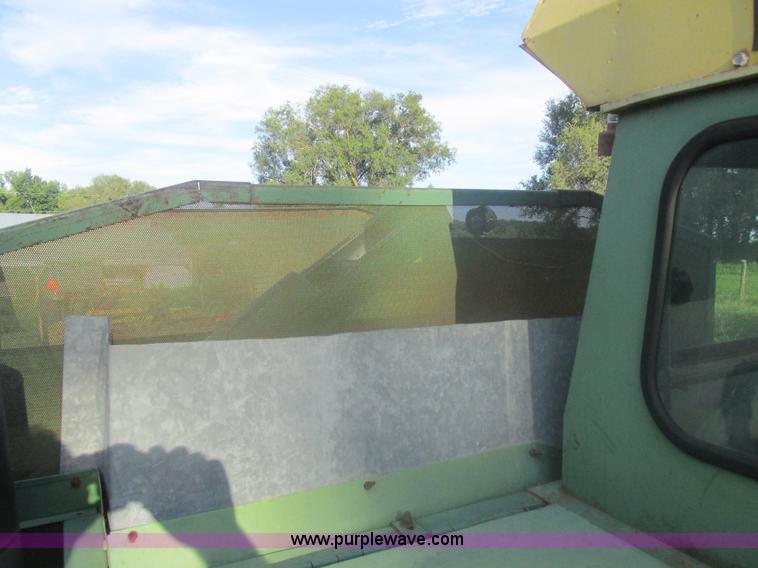 image for item L4027 1976 John Deere 4400 combine