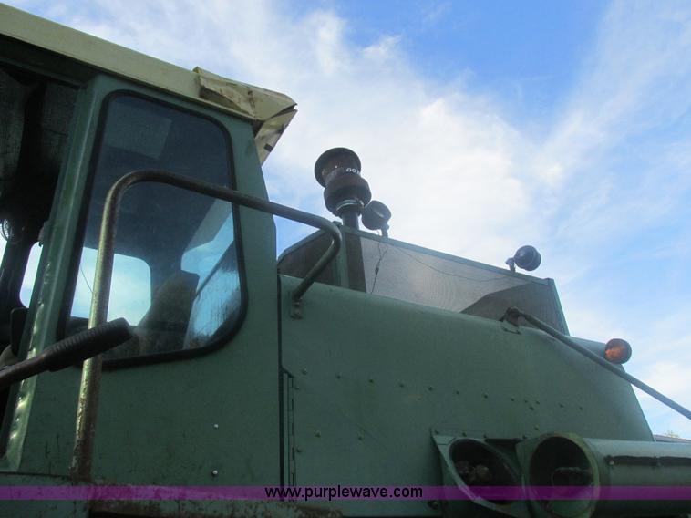 image for item L4027 1976 John Deere 4400 combine