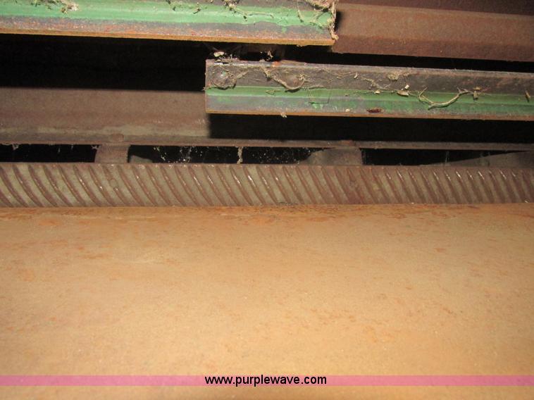 image for item L4027 1976 John Deere 4400 combine