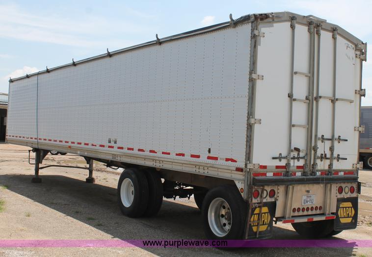 image for item L4366 2000 Wilson DWG-400W grain trailer