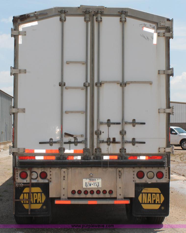 image for item L4366 2000 Wilson DWG-400W grain trailer