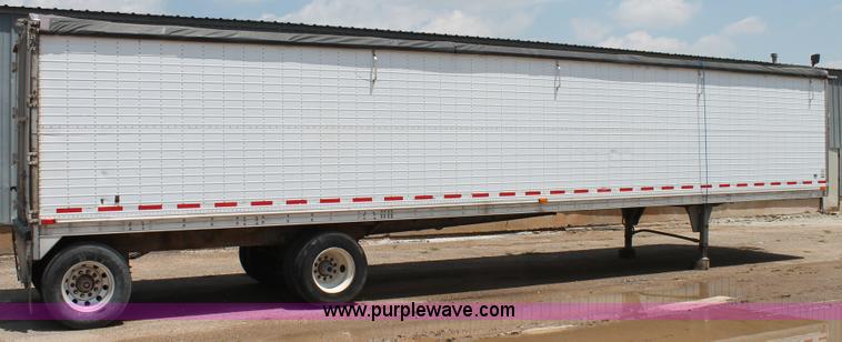 image for item L4366 2000 Wilson DWG-400W grain trailer