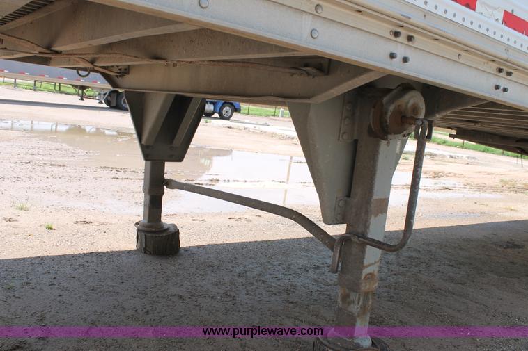 image for item L4366 2000 Wilson DWG-400W grain trailer