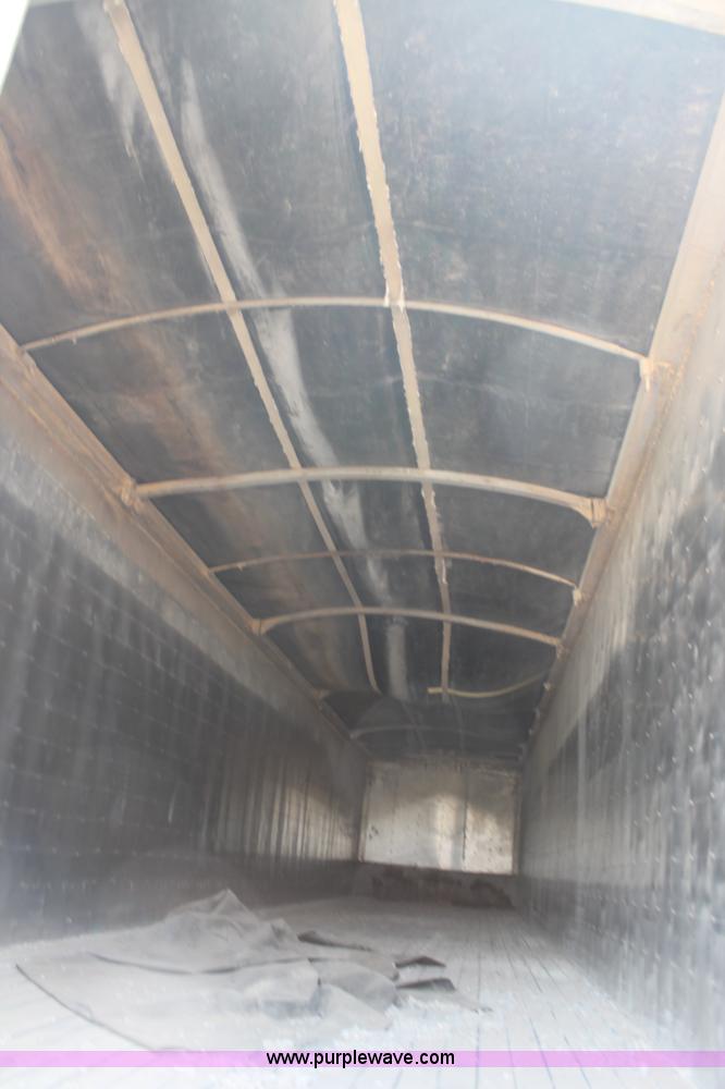 image for item L4366 2000 Wilson DWG-400W grain trailer