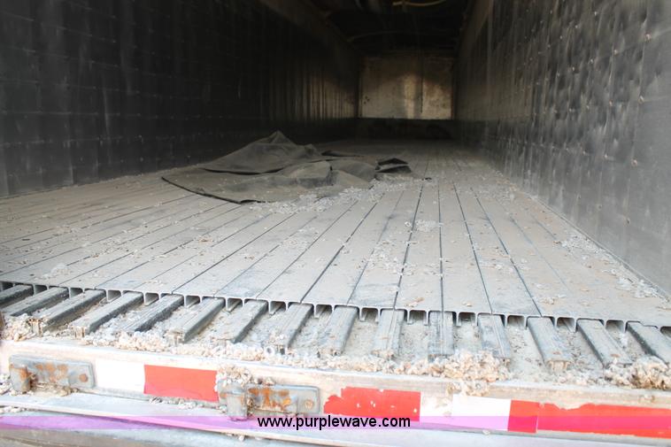 image for item L4366 2000 Wilson DWG-400W grain trailer