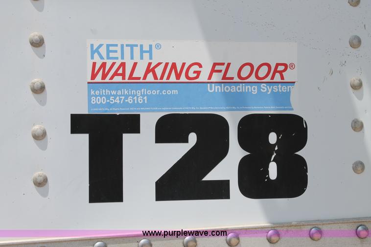 image for item L4366 2000 Wilson DWG-400W grain trailer