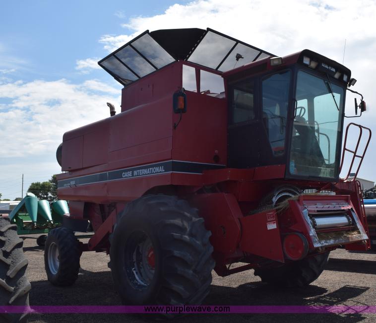 image for item L5754 1993 Case IH 1688 combine