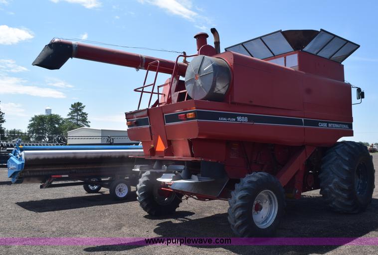 image for item L5754 1993 Case IH 1688 combine