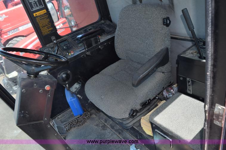 image for item L5754 1993 Case IH 1688 combine