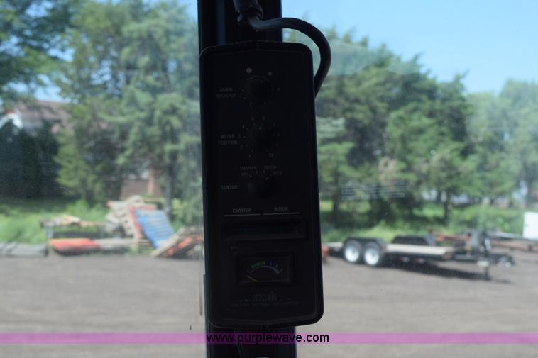 image for item L5754 1993 Case IH 1688 combine