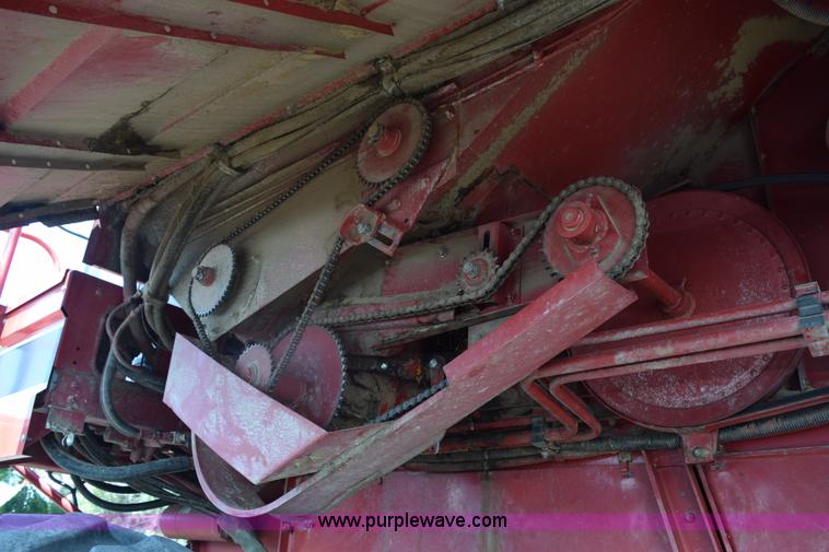 image for item L5754 1993 Case IH 1688 combine