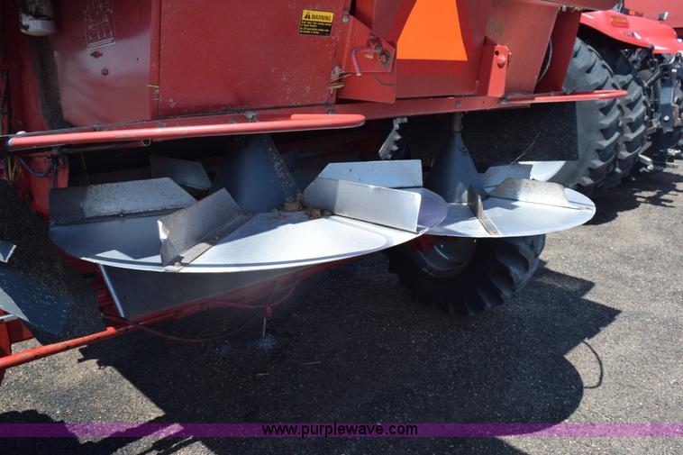 image for item L5754 1993 Case IH 1688 combine