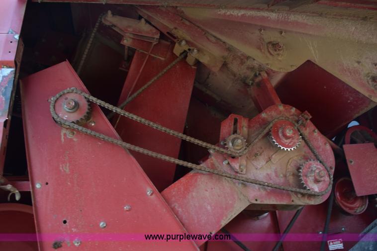 image for item L5754 1993 Case IH 1688 combine
