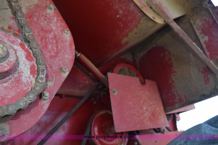 image for item L5754 1993 Case IH 1688 combine