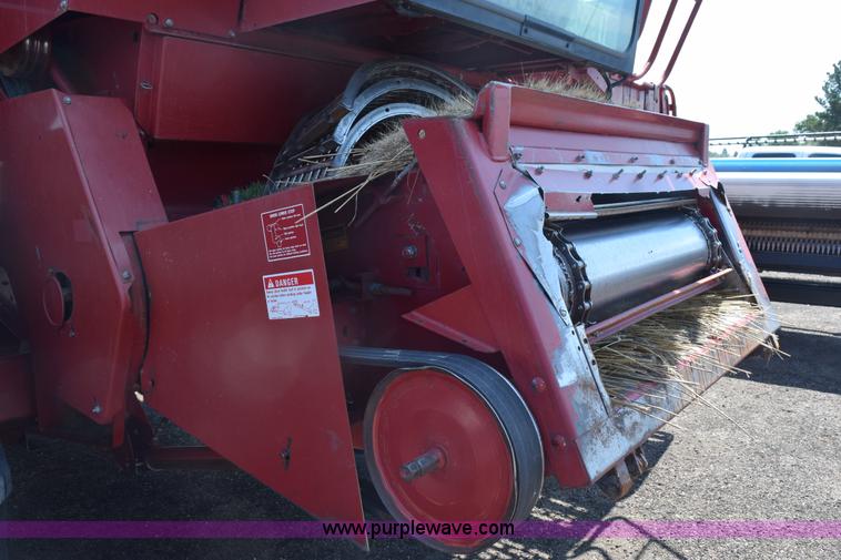 image for item L5754 1993 Case IH 1688 combine