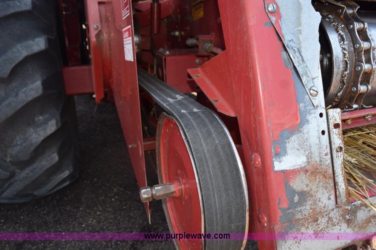 image for item L5754 1993 Case IH 1688 combine
