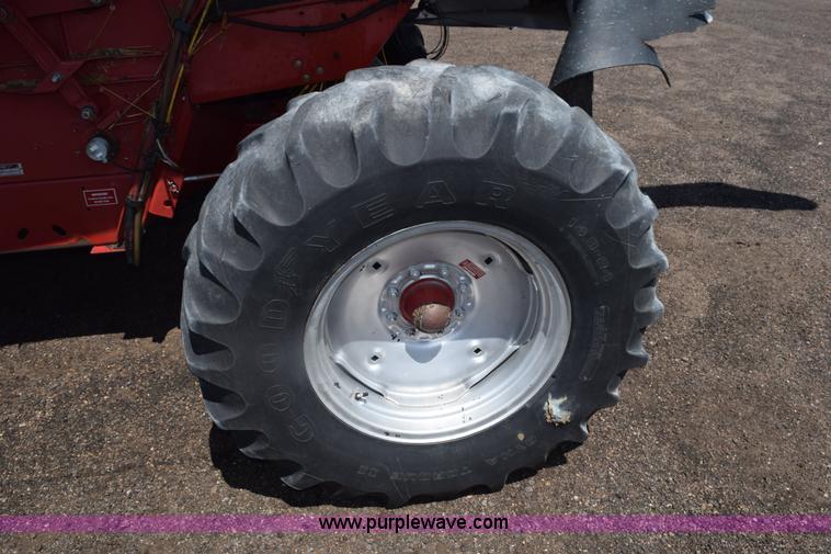 image for item L5754 1993 Case IH 1688 combine