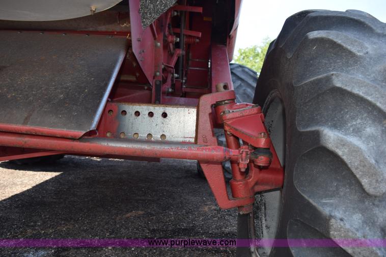 image for item L5754 1993 Case IH 1688 combine