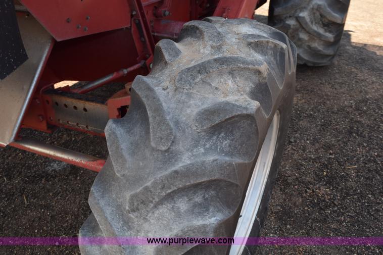 image for item L5754 1993 Case IH 1688 combine