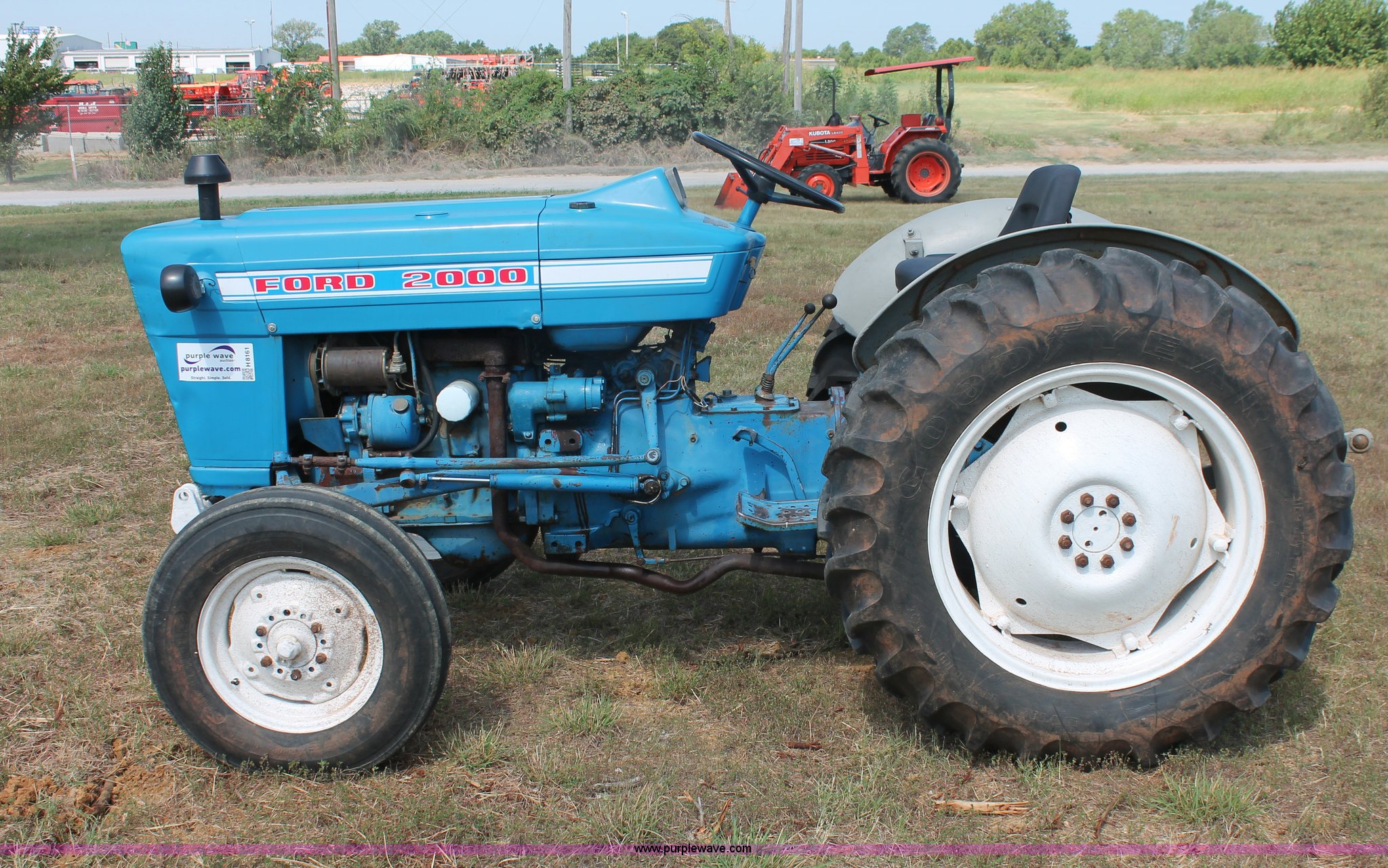 1972 Ford 2000 tractor in Ada, OK Item H8161 sold Purple Wave