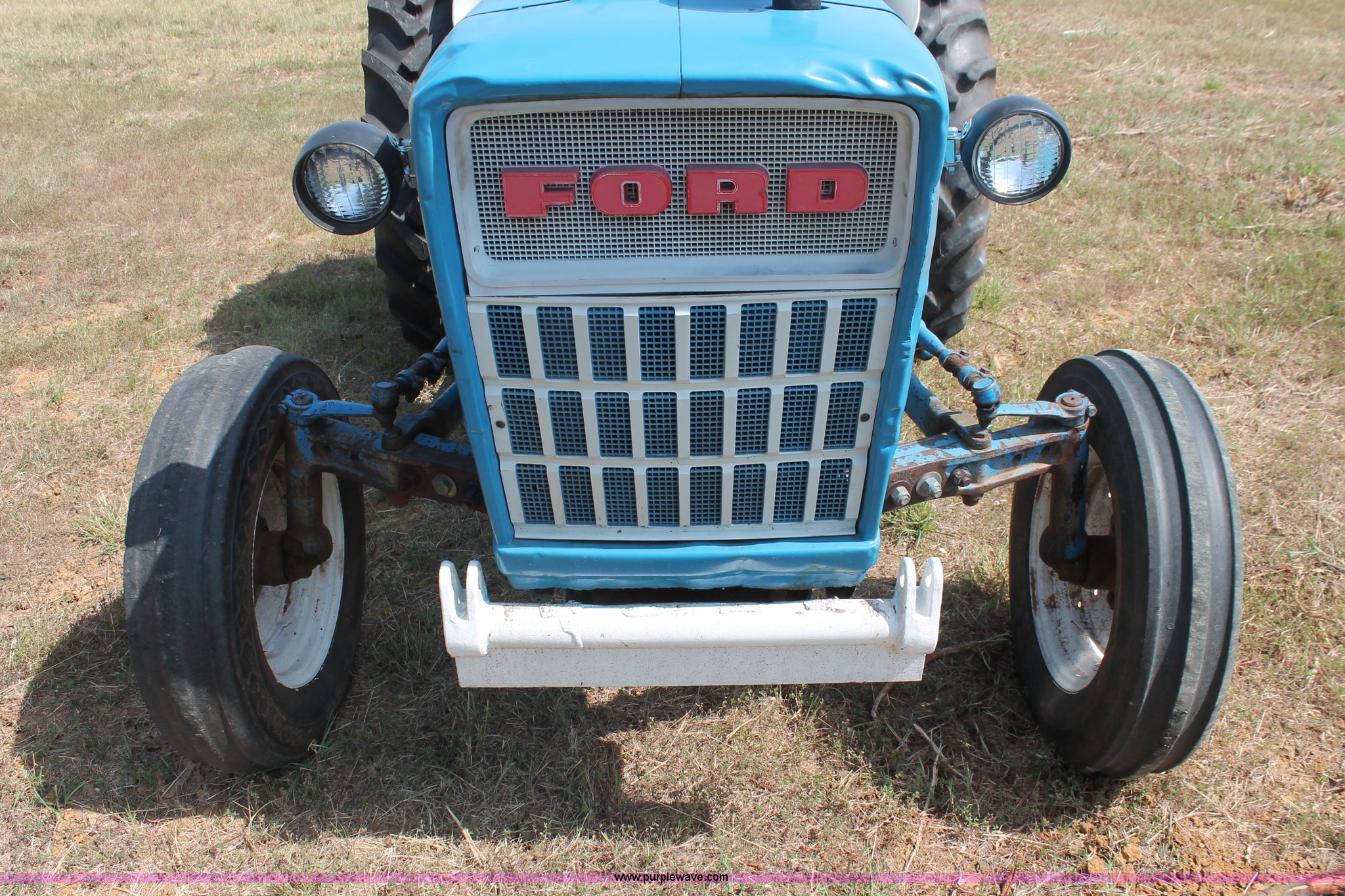 1972 Ford 2000 tractor in Ada, OK Item H8161 sold Purple Wave