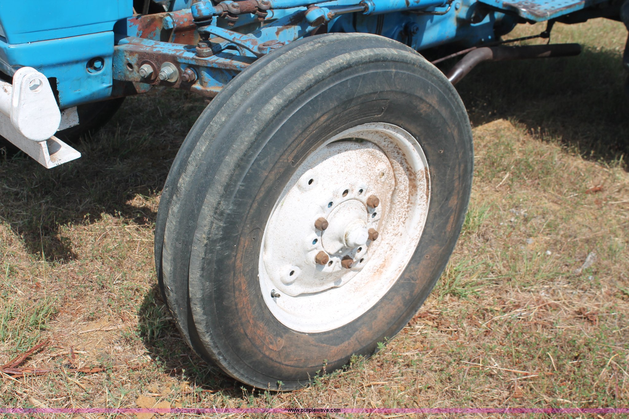 1972 Ford 2000 tractor in Ada, OK Item H8161 sold Purple Wave