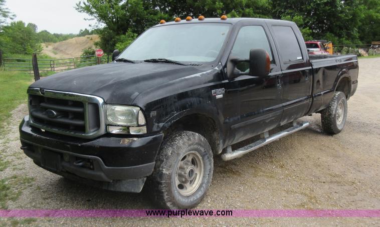 image for item AO9084 2003 Ford F350 Super Duty Lariat Crew Cab pickup truck