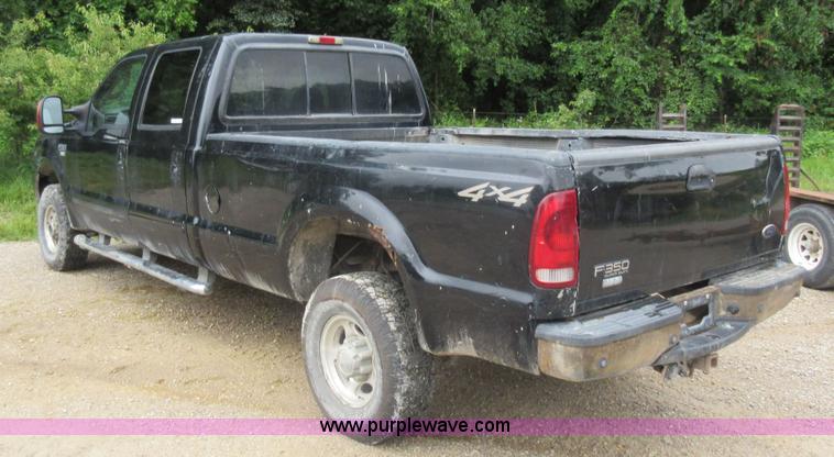 image for item AO9084 2003 Ford F350 Super Duty Lariat Crew Cab pickup truck