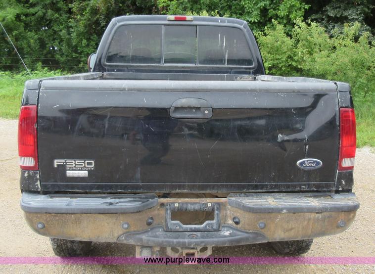 image for item AO9084 2003 Ford F350 Super Duty Lariat Crew Cab pickup truck