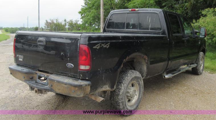 image for item AO9084 2003 Ford F350 Super Duty Lariat Crew Cab pickup truck