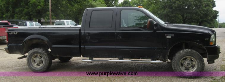 image for item AO9084 2003 Ford F350 Super Duty Lariat Crew Cab pickup truck